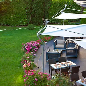 Warwick Reine Astrid - Appart hôtel Lyon